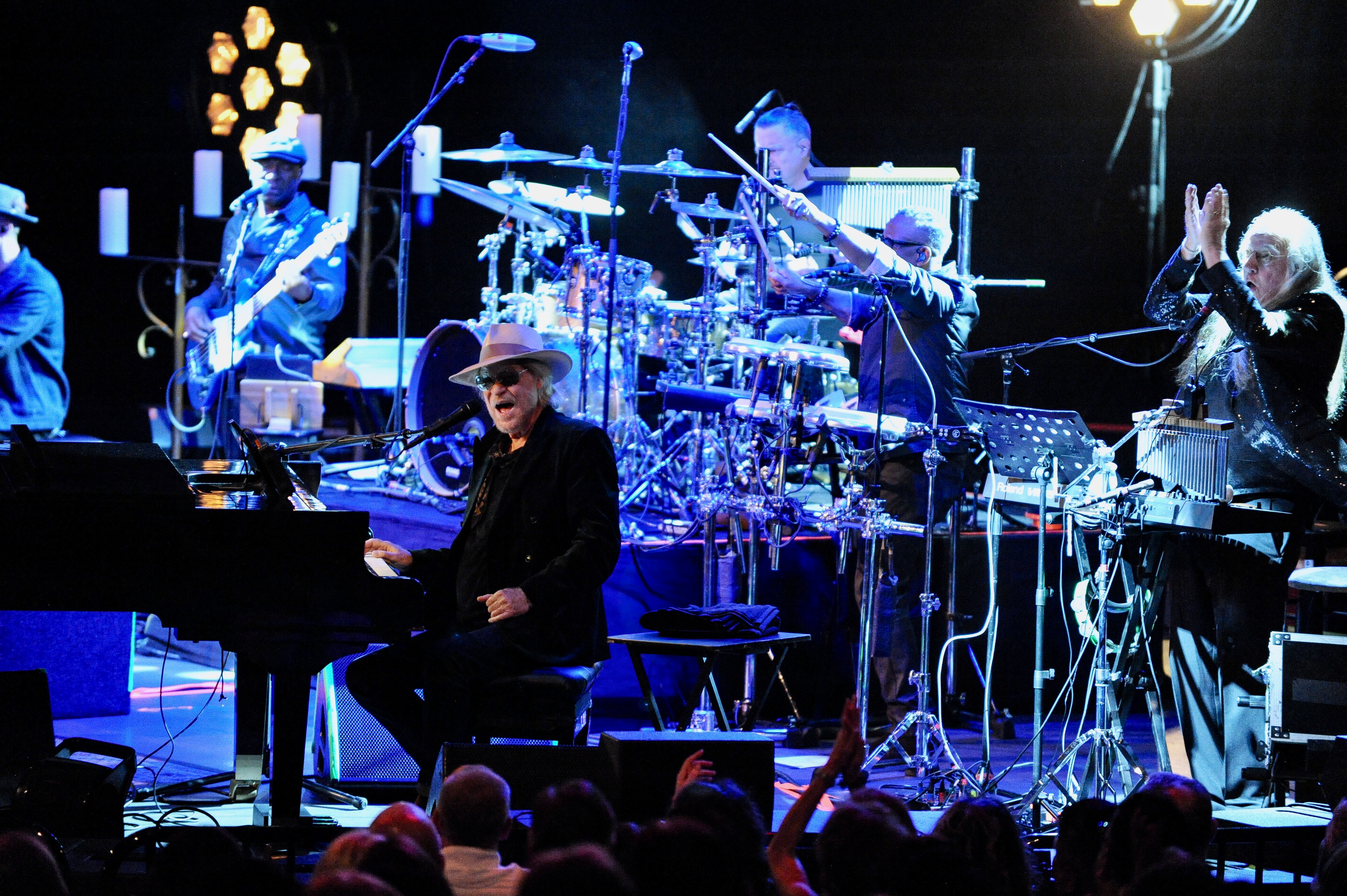 Daryl Hall on stage