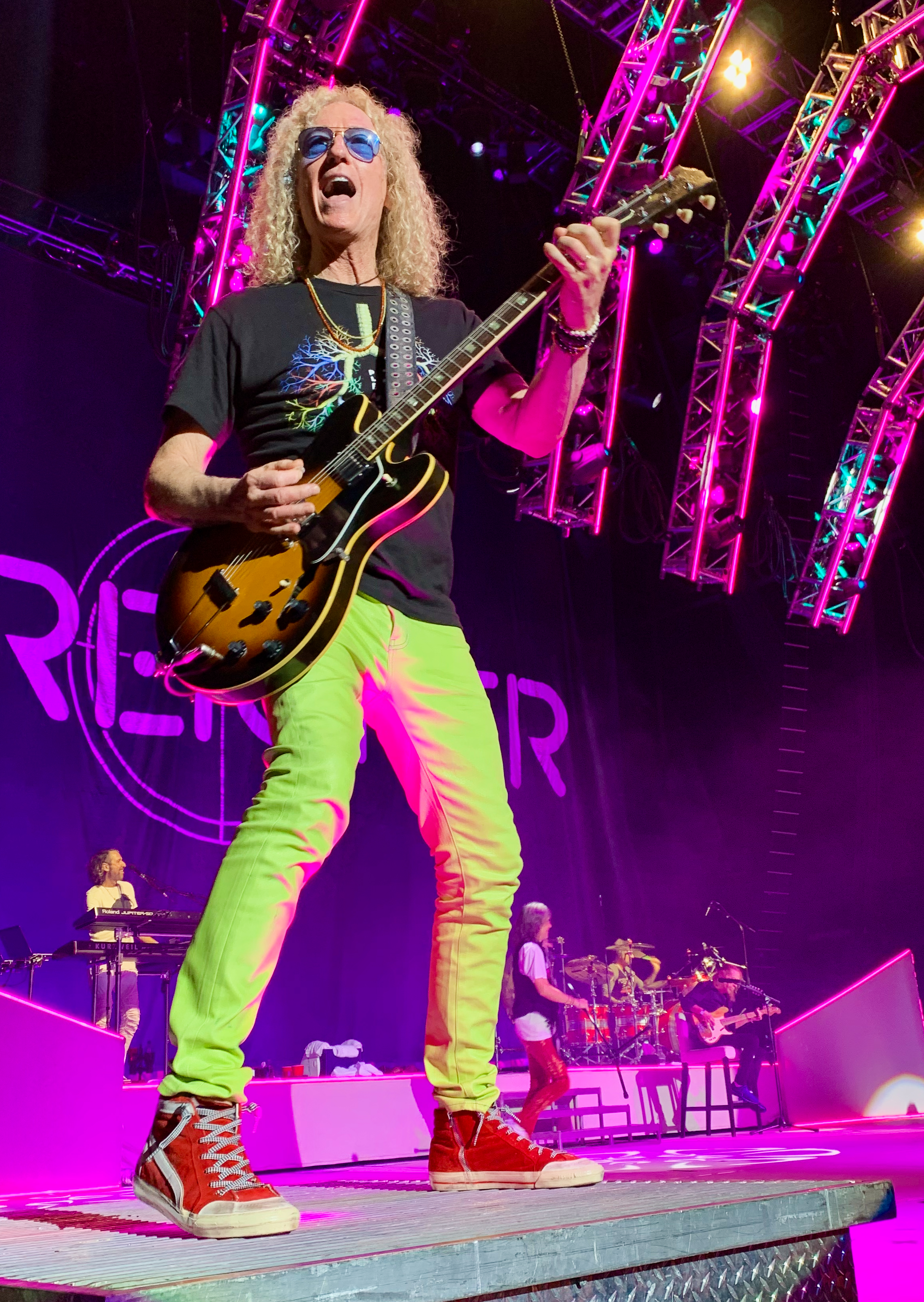 Foreigner in concert