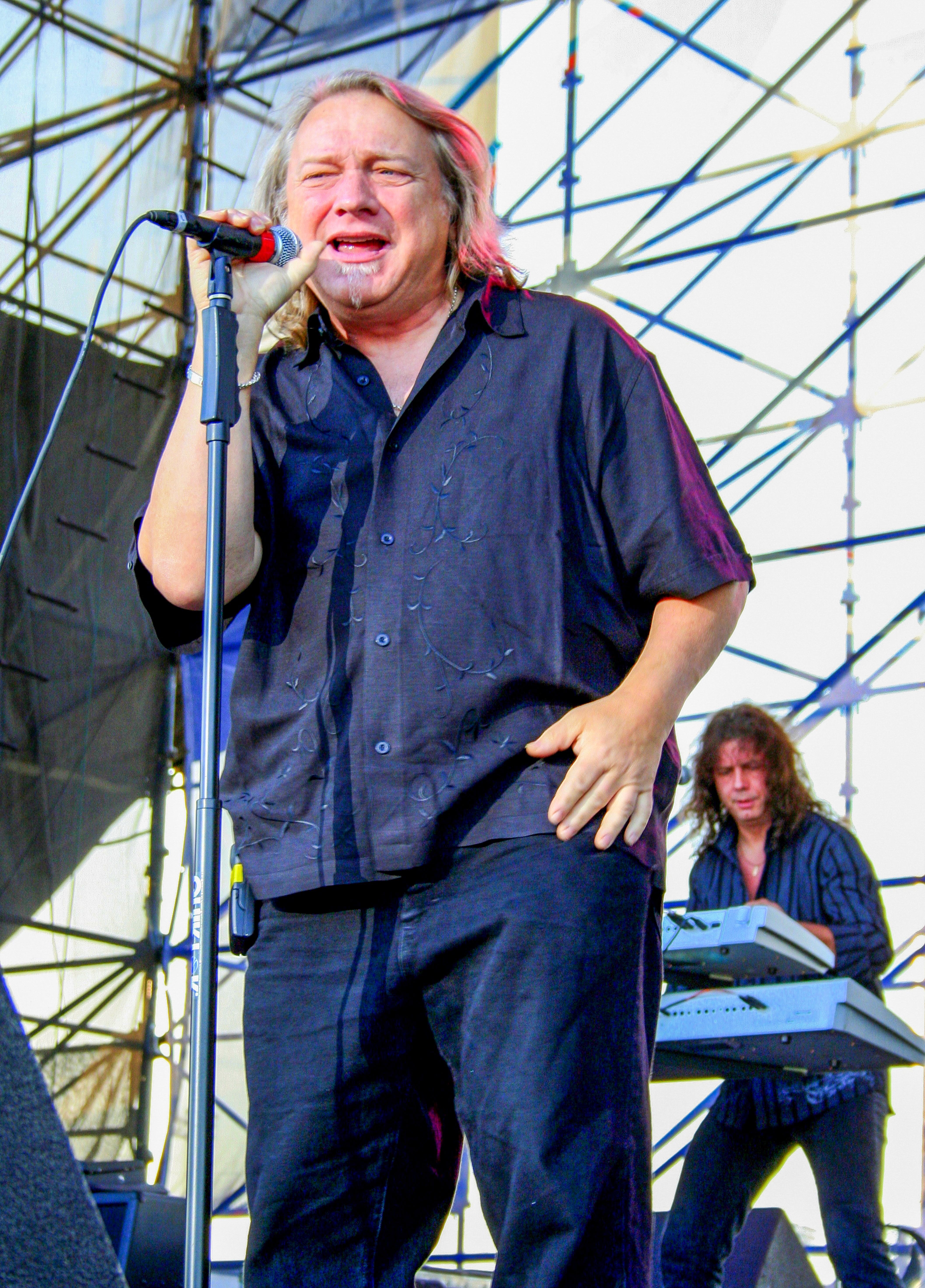 Lou Gramm concert shot