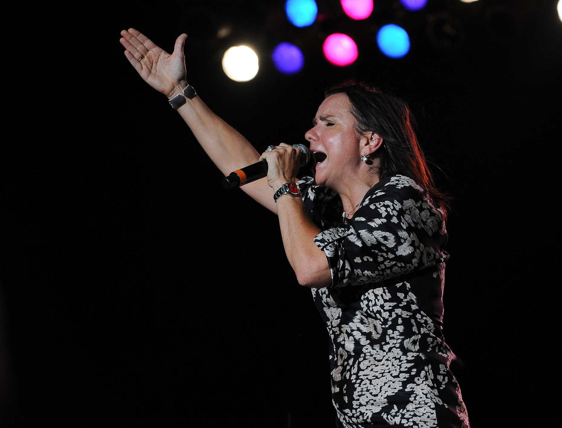 Patty Smyth performing